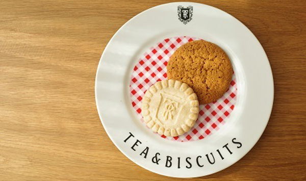 新品 Ringtons クラッシック柄 ビスケットバレル リントンズ 蓋欠有り イギリスから届いたばかりの新商品！クラシック柄のバケツ型「TEA BAG